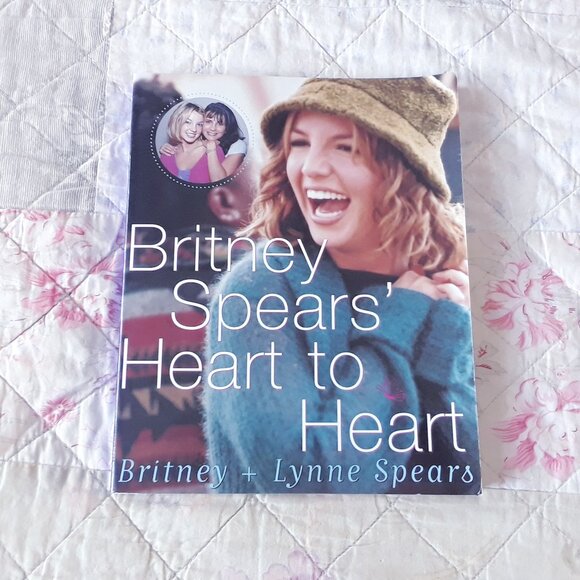 2000 Britney Spears Heart to Heart Book - Picture 1 of 10